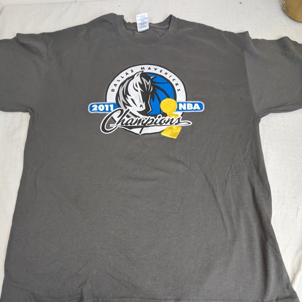 Dallas Mavericks 2011 Vintage Tee NBA Championship XL (with Mascots on back)